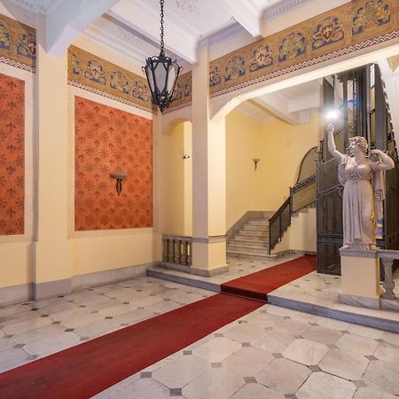 Palazzo Galeoni Luxury Suites Салерно Екстериор снимка