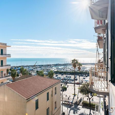 Palazzo Galeoni Luxury Suites Салерно Екстериор снимка