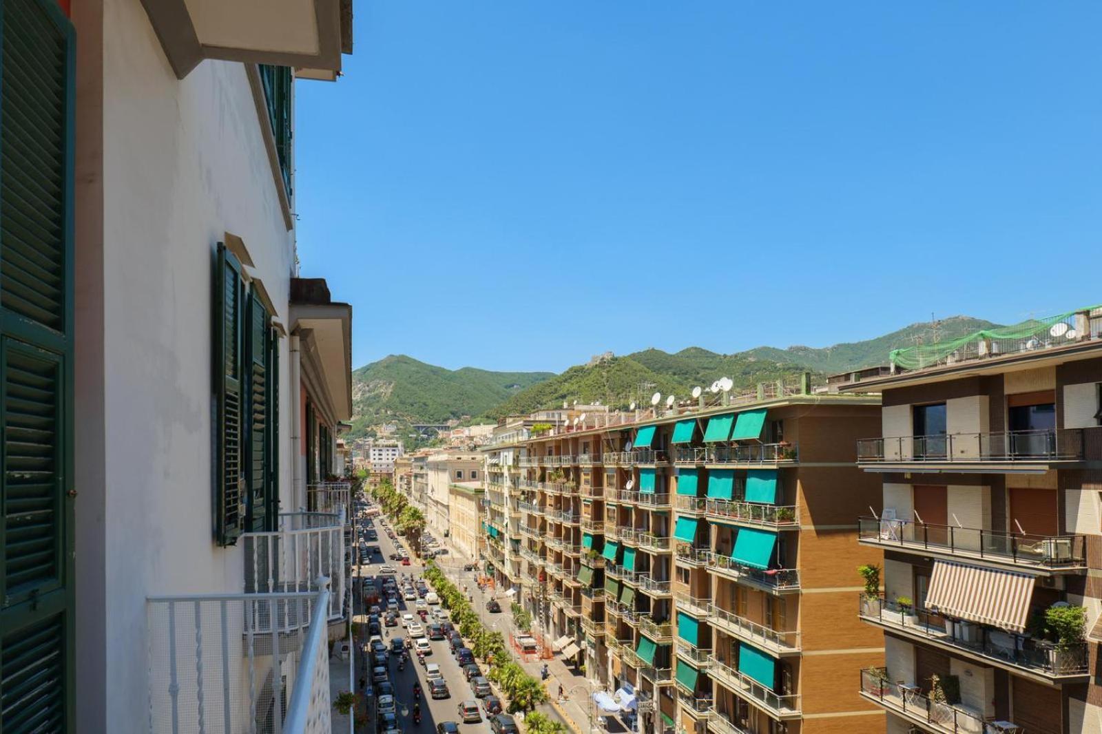 Palazzo Galeoni Luxury Suites Салерно Екстериор снимка