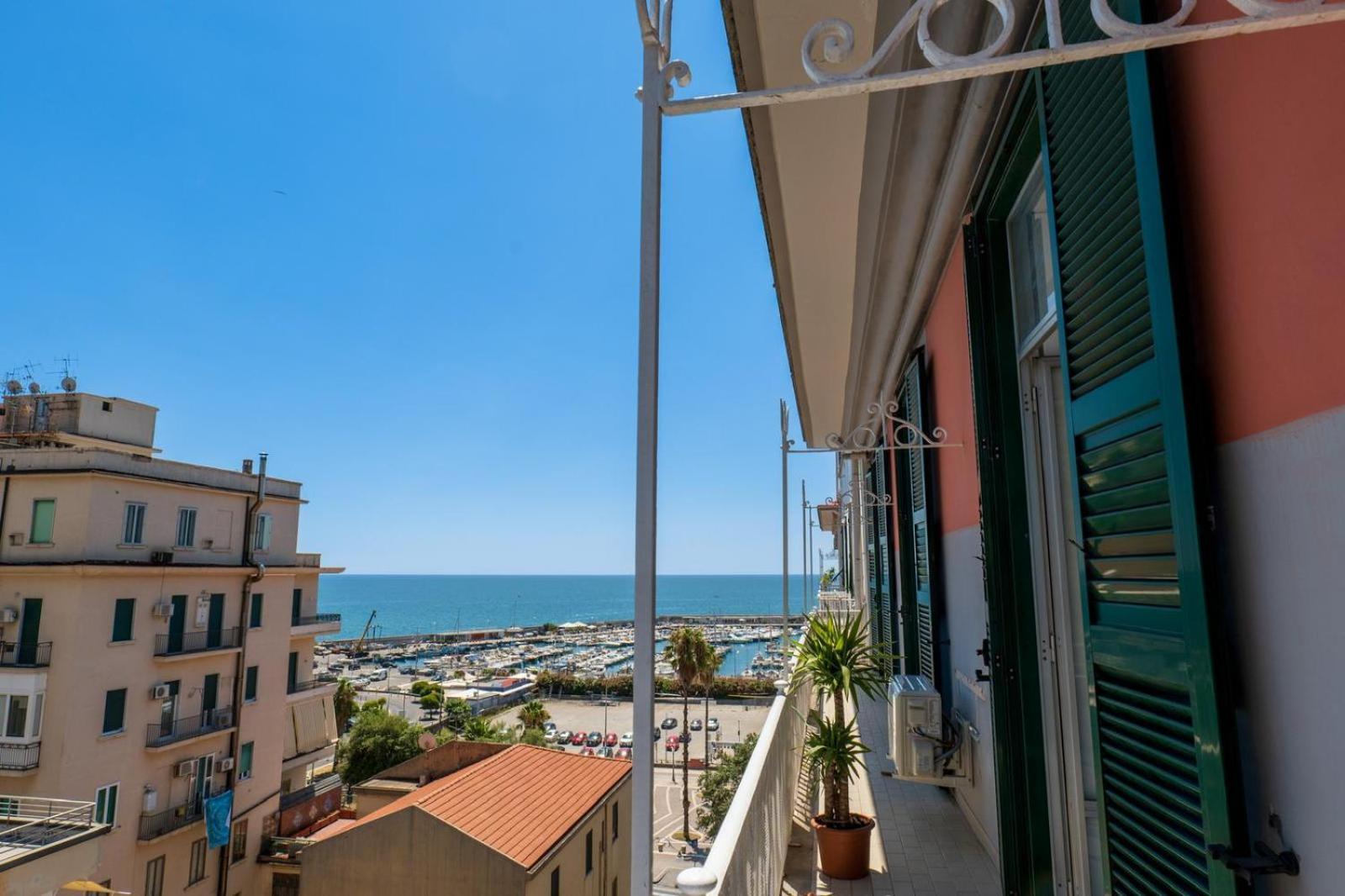 Palazzo Galeoni Luxury Suites Салерно Екстериор снимка
