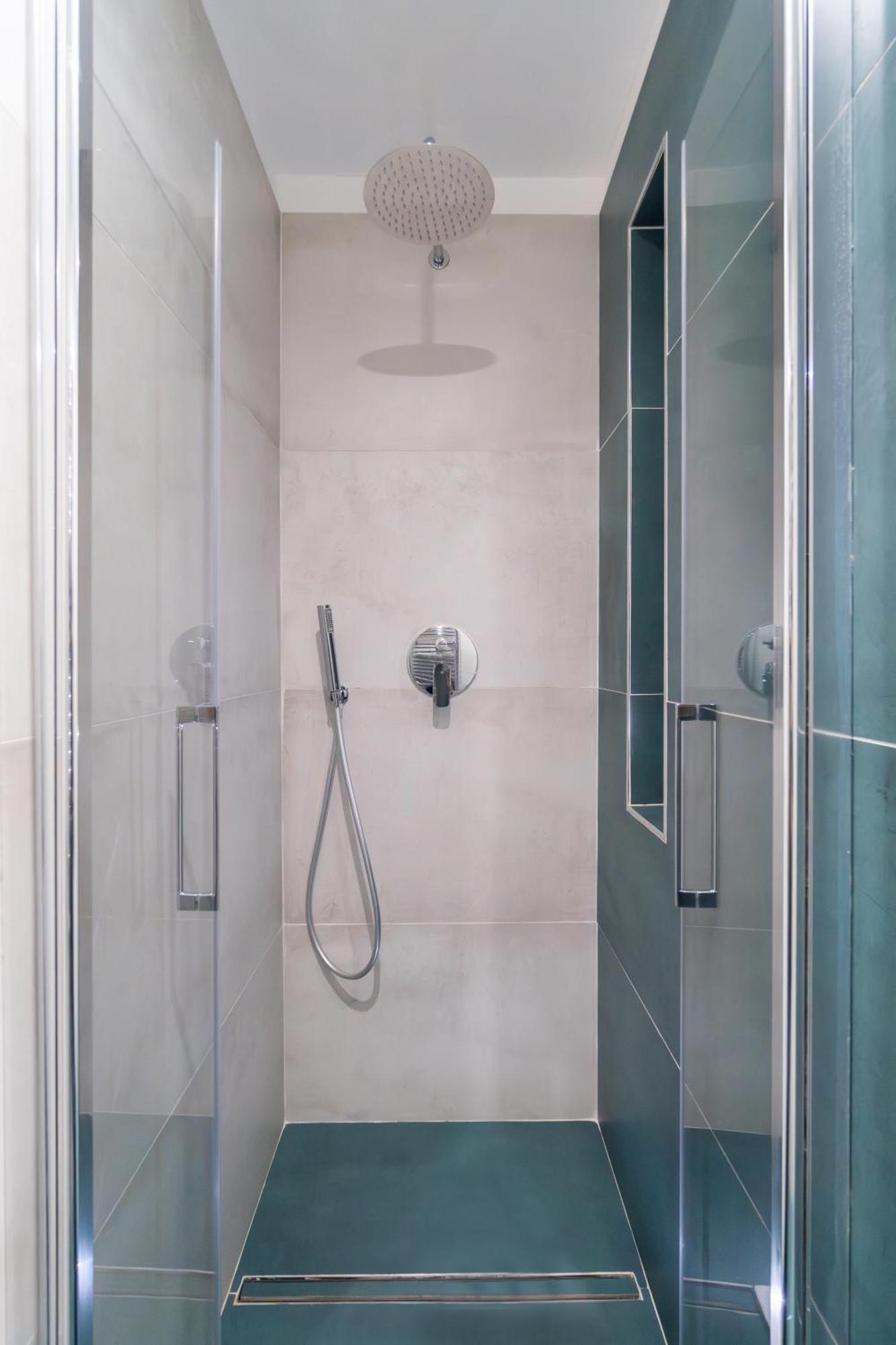 Palazzo Galeoni Luxury Suites Салерно Екстериор снимка