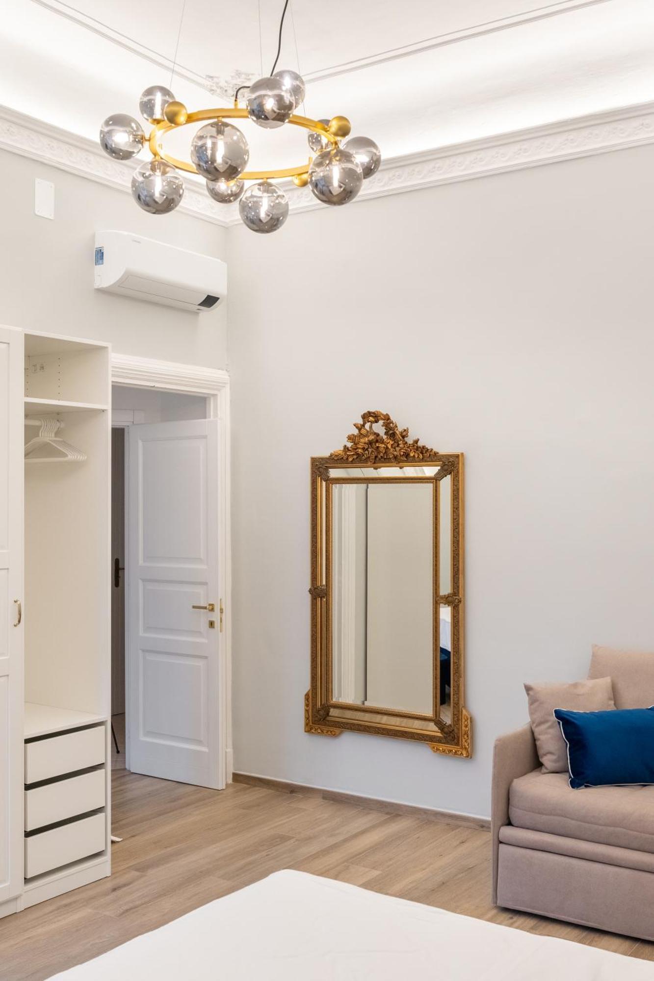 Palazzo Galeoni Luxury Suites Салерно Екстериор снимка