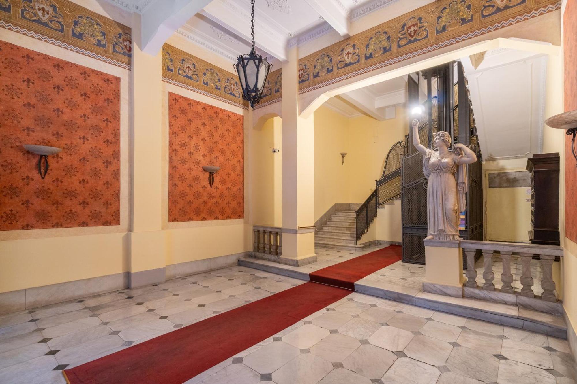 Palazzo Galeoni Luxury Suites Салерно Екстериор снимка