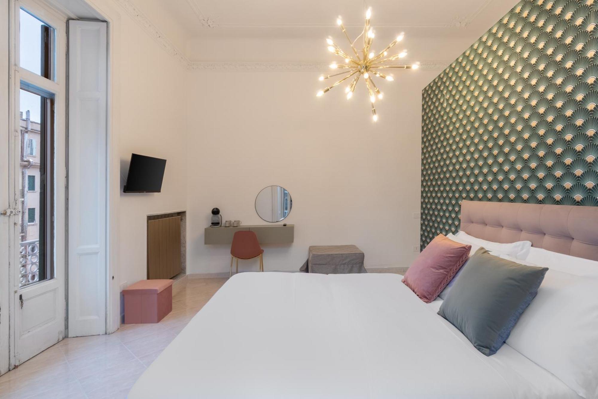 Palazzo Galeoni Luxury Suites Салерно Екстериор снимка