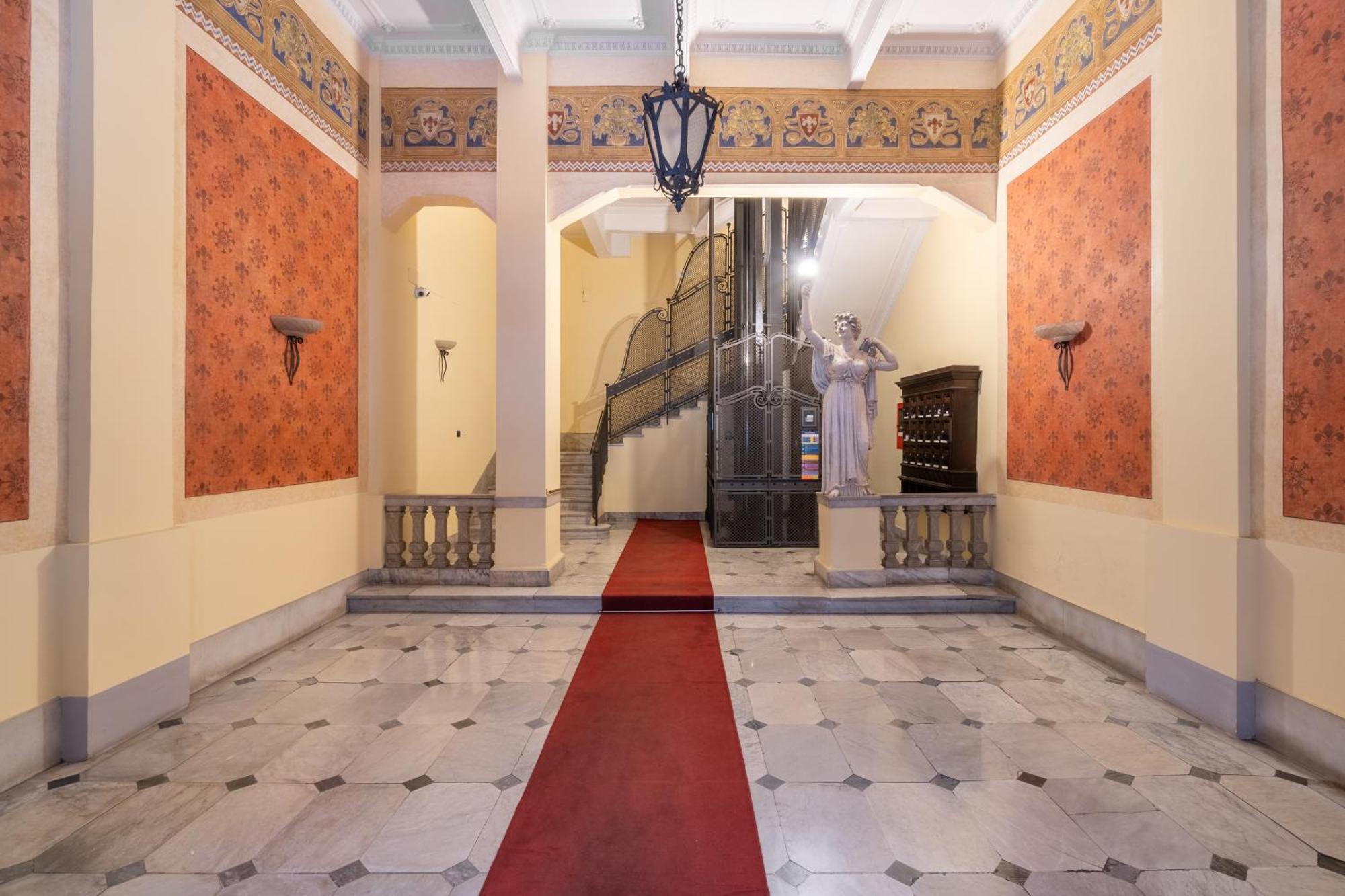 Palazzo Galeoni Luxury Suites Салерно Екстериор снимка