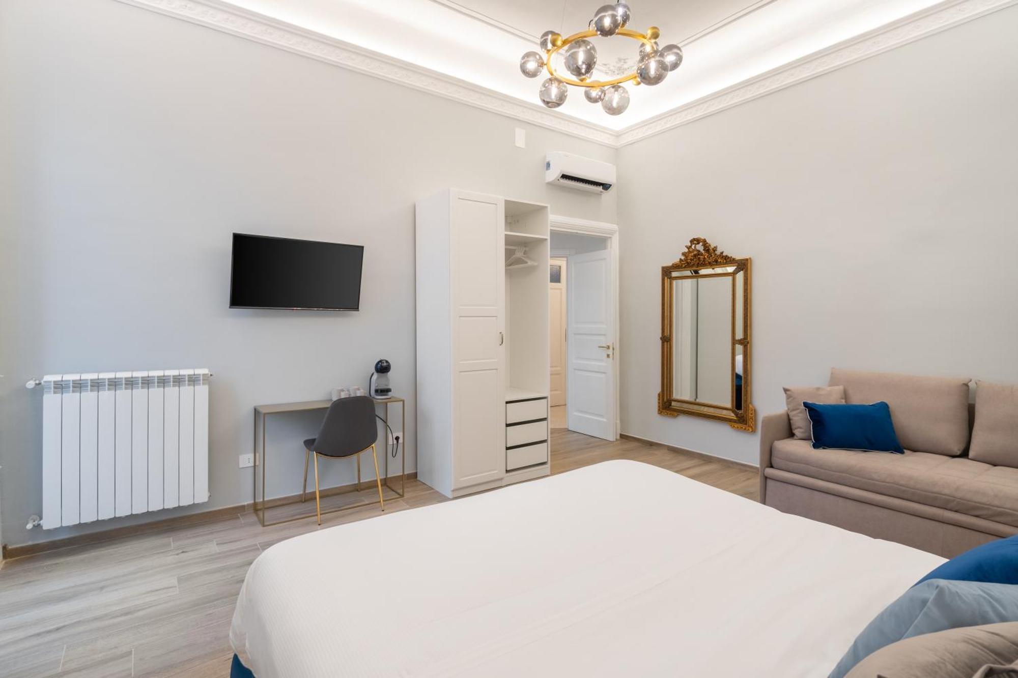 Palazzo Galeoni Luxury Suites Салерно Екстериор снимка
