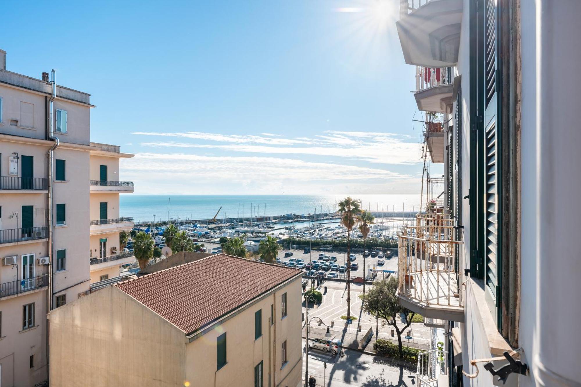 Palazzo Galeoni Luxury Suites Салерно Екстериор снимка